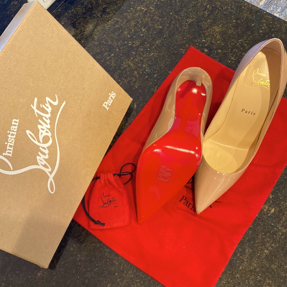 BRAND NEW 9.5 Christian Louboutin Nude Patent Pigalle Follies Pointed Toe Pumps.